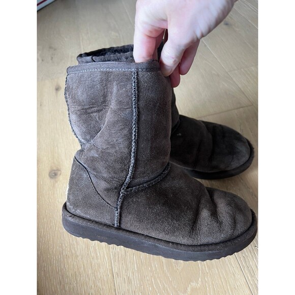 UGG Australia Classic Short Suede Winter Boots Chocolate Brown Women's 7 - Picture 1 of 8